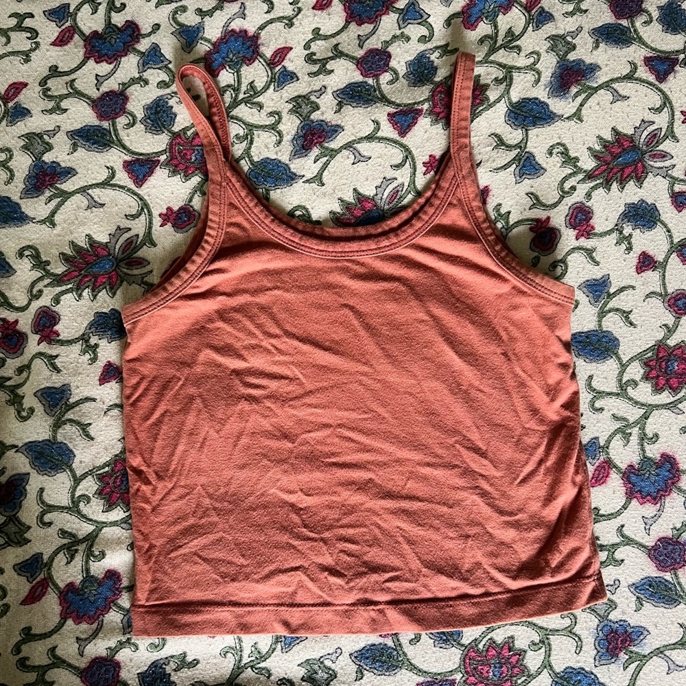 ARQ crop tank in terracotta